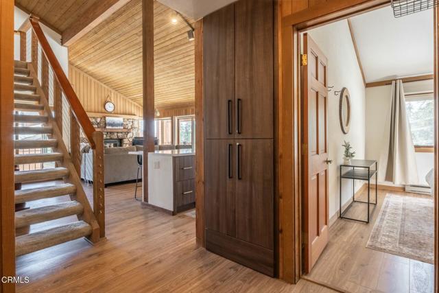 435 Lakeview Boulevard, Mammoth Lakes CA: https://media.crmls.org/mediaz/aa7e7f0b-64cc-4fb1-a7b4-b0f9295450d9.jpg
