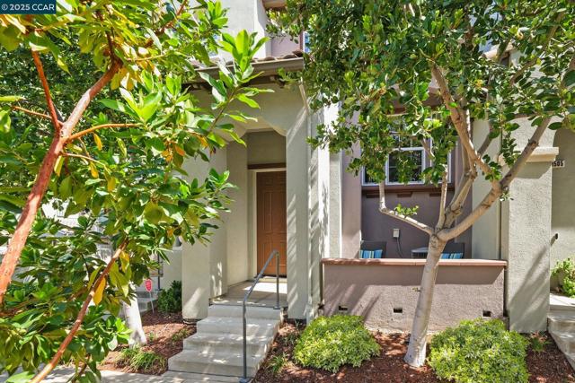 1503 Trailsside Circle, Concord CA: https://media.crmls.org/mediaz/aa7edb80-4eca-4b2e-94c2-0c8972052c80.jpg