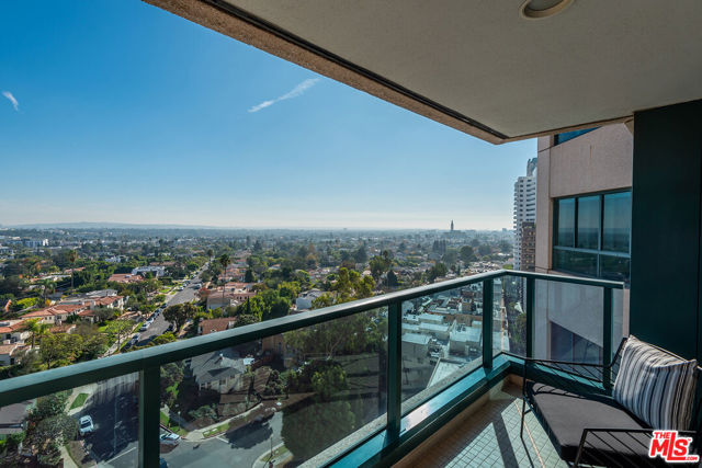 10490 Wilshire Boulevard, Los Angeles, California 90024, 2 Bedrooms Bedrooms, ,2 BathroomsBathrooms,Condominium,For Sale,Wilshire,24404625