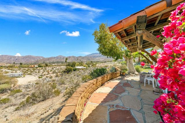 48600 Coyote Road, Palm Desert CA: https://media.crmls.org/mediaz/aa7f2f7f-6f4f-49b6-bf3d-fb794825fbb2.jpg