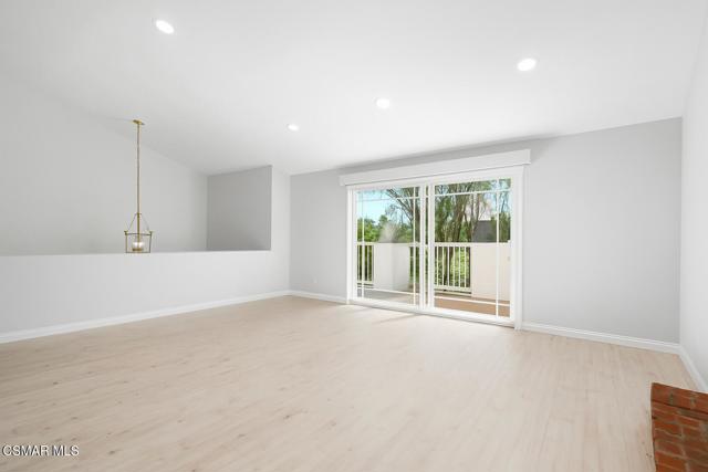 1455 Calle Colina, Thousand Oaks CA: https://media.crmls.org/mediaz/aa7f7ce1-3620-452d-a0b5-eab9e0463d67.jpg