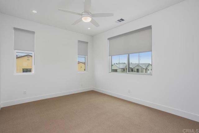 1215 Stonemark Place, Vista CA: https://media.crmls.org/mediaz/aa7f9f6b-232b-4d46-96c7-12fbf7ab9022.jpg