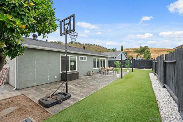 13637 Los Olivos Ave, Poway CA: https://media.crmls.org/mediaz/aa7ffa1a-ebd6-489b-89cd-abe8e5d349a0.jpg