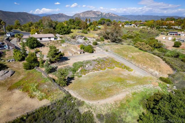 27301 Rowel Ct, Valley Center CA: https://media.crmls.org/mediaz/aa80015c-8995-46bc-94b7-ef48ed145a19.jpg