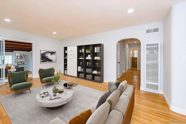 2486 CALLE SERENA, San Diego CA: https://media.crmls.org/mediaz/aa807024-1183-4537-a930-f7c1f2652612.jpg