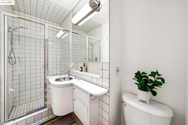 2760 Park Blvd, Oakland CA: https://media.crmls.org/mediaz/aa80b1e4-1801-44fb-9c4e-c9a063023c62.jpg