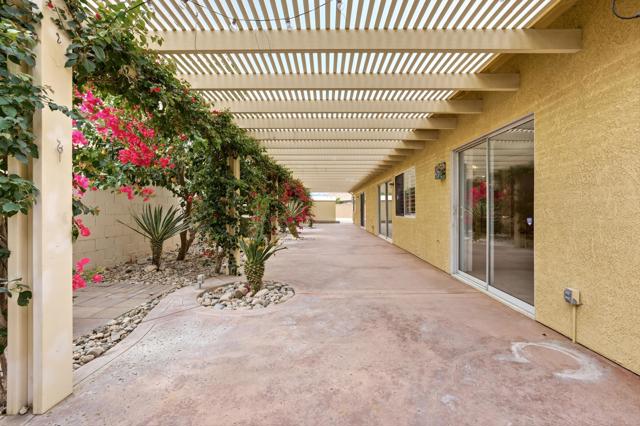 Image 19 of 42 For 78663 Como Court