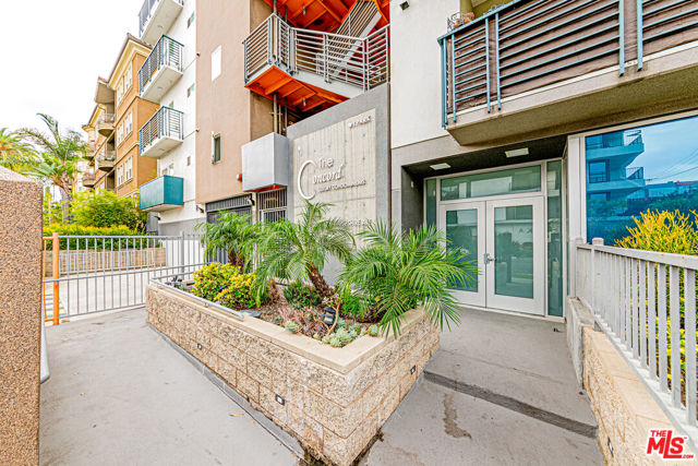 903 S New Hampshire Avenue, Los Angeles CA: https://media.crmls.org/mediaz/aa8100d8-d085-483e-a41d-62fc0d64e9e1.jpg