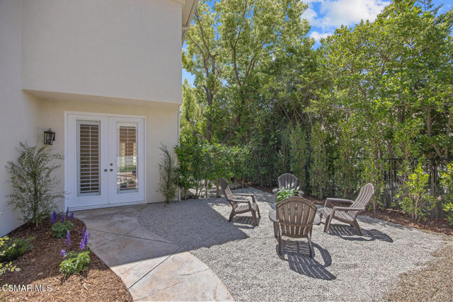 1615 Vista Oaks Way, Westlake Village CA: https://media.crmls.org/mediaz/aa8133d1-60c5-412e-9b7c-88e40666999c.jpg