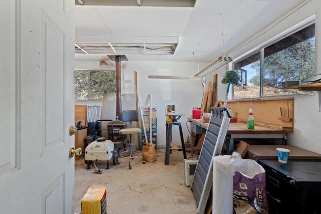 20101 Panoche Road, Paicines CA: https://media.crmls.org/mediaz/aa8151cb-3f33-4a0d-91da-53291543596f.jpg