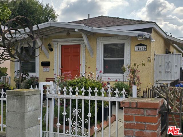 12846 Short Avenue, Los Angeles CA: https://media.crmls.org/mediaz/aa8160a5-370f-4f7f-b719-c6e25d827901.jpg