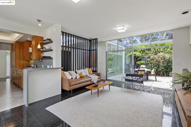 7145 View Ave, El Cerrito CA: https://media.crmls.org/mediaz/aa817801-7af9-4a30-957d-eccdb0b43bc3.jpg