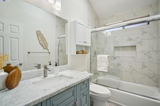 Image 18 of 55 For 14917 Berry Way