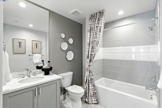 1670 Larkspur Street, Alameda CA: https://media.crmls.org/mediaz/aa81b2f6-b15d-4363-a232-edabe820e22f.jpg