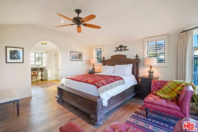 29549 Harvester Road, Malibu CA: https://media.crmls.org/mediaz/aa820057-71c9-4b4b-b697-c33591ec9995.jpg