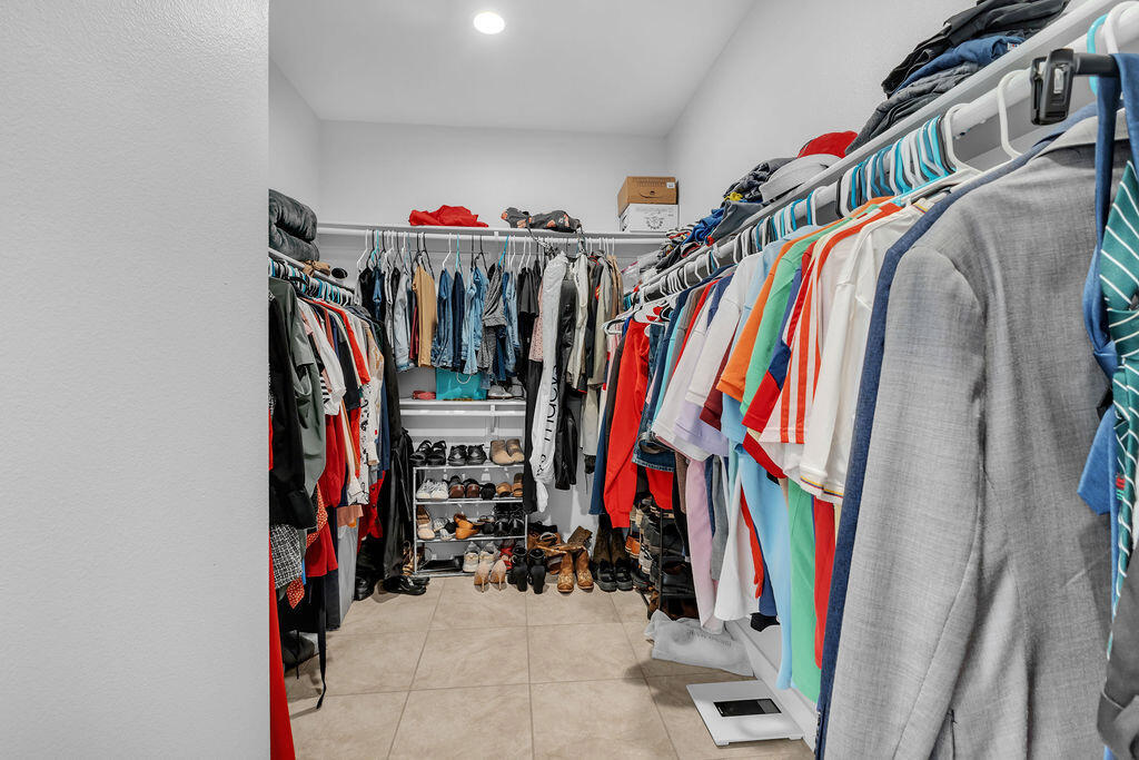 https://media.crmls.org/mediaz/aa8210d8-9a96-474d-a7b4-1046c3903cec.jpg?preset=X-Large