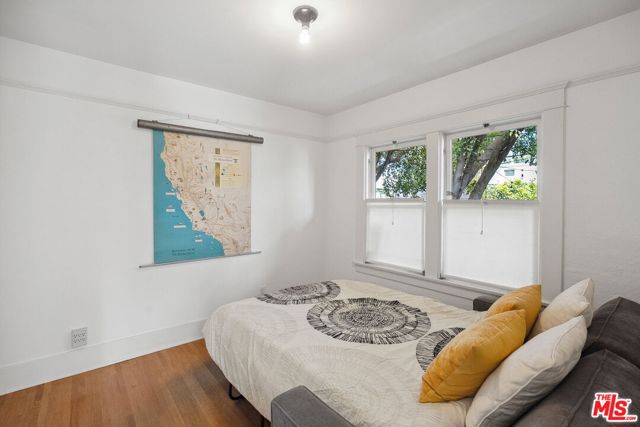 813 Crestmoore Place, Venice CA: https://media.crmls.org/mediaz/aa8228ca-e6de-4af8-a675-e5deed462ef8.jpg