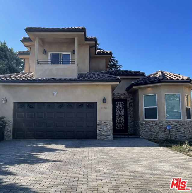 13512 Vose Street photo 1