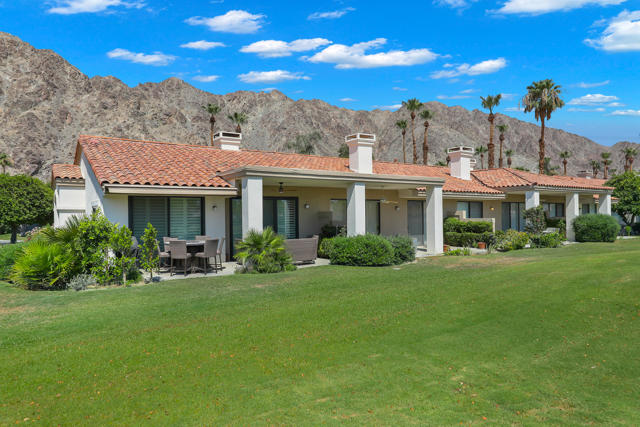 55730 Riviera, La Quinta CA: https://media.crmls.org/mediaz/aa82bf38-6391-4322-ad2e-2919ce67d00f.jpg