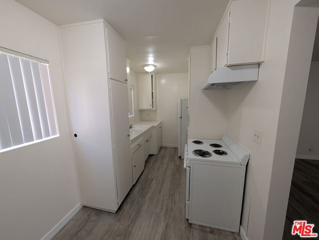 2120 Carmona Avenue, Los Angeles CA: https://media.crmls.org/mediaz/aa837045-3b4b-48d3-be7f-98dcccc3a47d.jpg