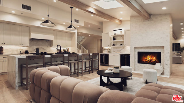 5 Bed Home for Sale in Los Angeles, California