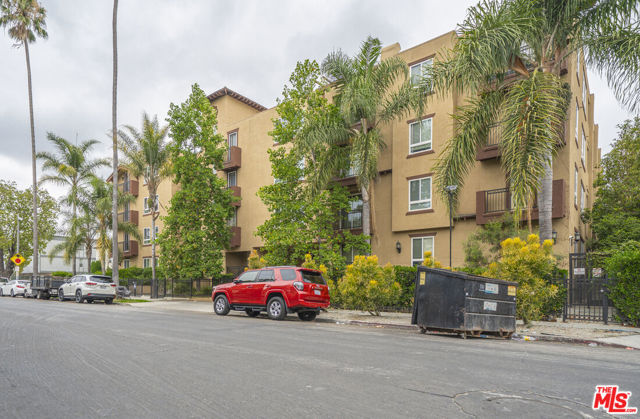 1401 S St Andrews Place, Los Angeles CA: https://media.crmls.org/mediaz/aa841740-2dc7-4bca-b5d4-09cf2afb7571.jpg