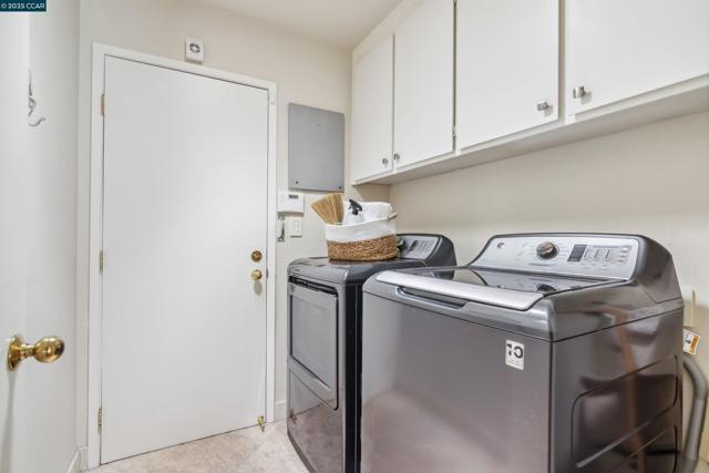 924 Cheyenne Dr, Walnut Creek CA: https://media.crmls.org/mediaz/aa85953d-597d-45c4-9d69-7da50a2efe4d.jpg