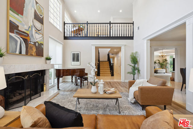 4415 Dulcinea Court, Woodland Hills CA: https://media.crmls.org/mediaz/aa85ab42-8ac8-491d-a7b6-49048a27e3a7.jpg