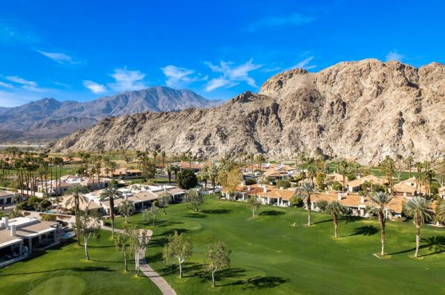55730 Riviera, La Quinta CA: https://media.crmls.org/mediaz/aa85f0d2-1886-4f3f-beaa-e404cfa68ecd.jpg