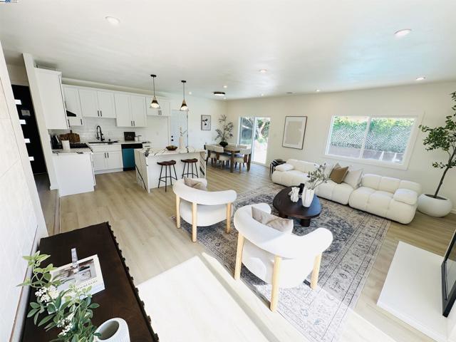 2262 Bermuda Ave, San Leandro CA: https://media.crmls.org/mediaz/aa85f382-333a-407e-a968-2fe9b69af04a.jpg