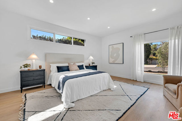 418 N Bowling Green Way, Los Angeles CA: https://media.crmls.org/mediaz/aa868ec7-e147-4875-93f8-3fafb9a9bbc6.jpg