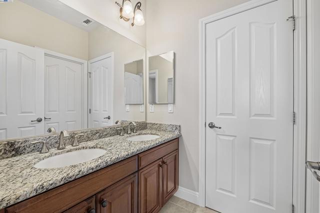 7818 Kennard Ln, San Ramon CA: https://media.crmls.org/mediaz/aa86a1d9-e991-41b4-8357-bbf515148d21.jpg