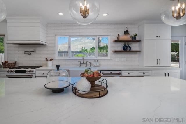 7634 Flag Lake, San Diego CA: https://media.crmls.org/mediaz/aa88782f-64f1-4f1c-9cc3-68619f56318a.jpg