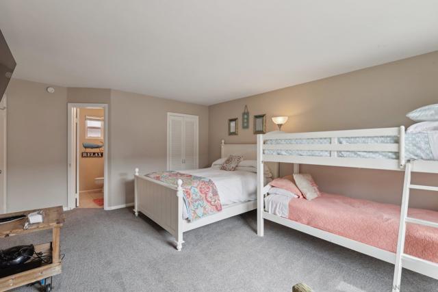 872 S Sierra Ave, Solana Beach CA: https://media.crmls.org/mediaz/aa88ae41-7f13-4969-a2a0-970af927c882.jpg