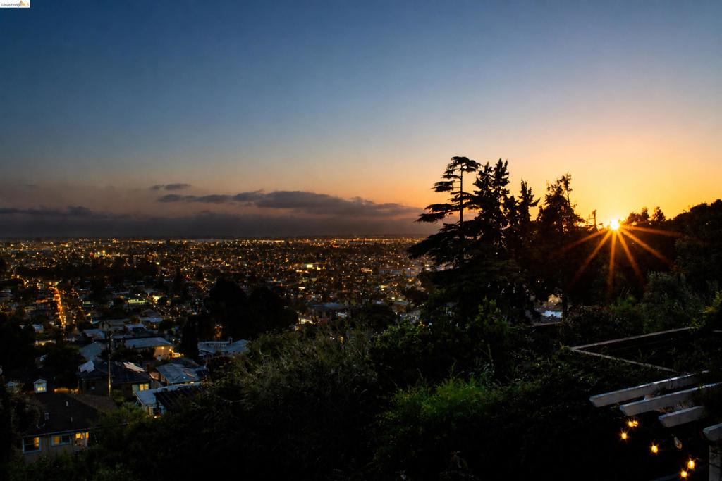 https://media.crmls.org/mediaz/aa895f59-295c-44e1-aafc-3aea7474bd00.jpg?preset=X-Large