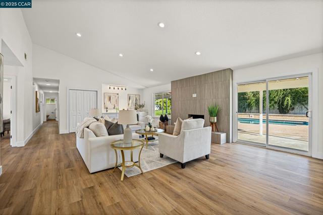 9822 Doyle Ct, Stockton CA: https://media.crmls.org/mediaz/aa8a322d-6489-4c7e-b487-0446bdc810a3.jpg