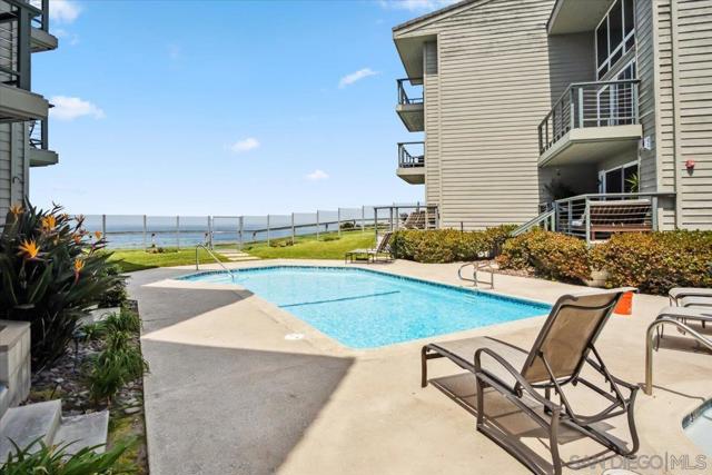 940 Sealane Dr, Encinitas CA: https://media.crmls.org/mediaz/aa8a4128-4c15-4c60-889a-2c8897a0c30e.jpg