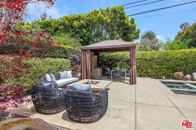 732 Via De La Paz, Pacific Palisades CA: https://media.crmls.org/mediaz/aa8af4b3-290d-4e05-a3dc-d83a3f8d2358.jpg