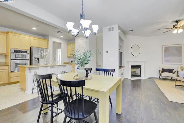 5092 Fioli Loop, San Ramon CA: https://media.crmls.org/mediaz/aa8b7b56-227c-4f23-bb80-93b38a5fd7b8.jpg