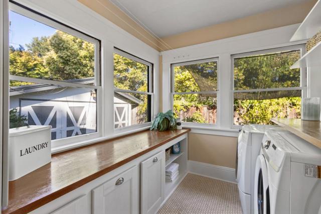 221 Grand Street, Redwood City CA: https://media.crmls.org/mediaz/aa8c0593-b830-4f4c-9435-e0b481fc8b30.jpg