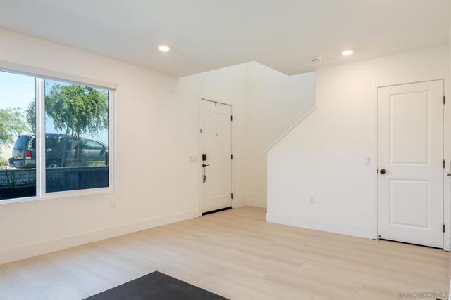 6861 Secano St, San Diego CA: https://media.crmls.org/mediaz/aa8c069c-ad74-4012-aff3-392f461b450e.jpg