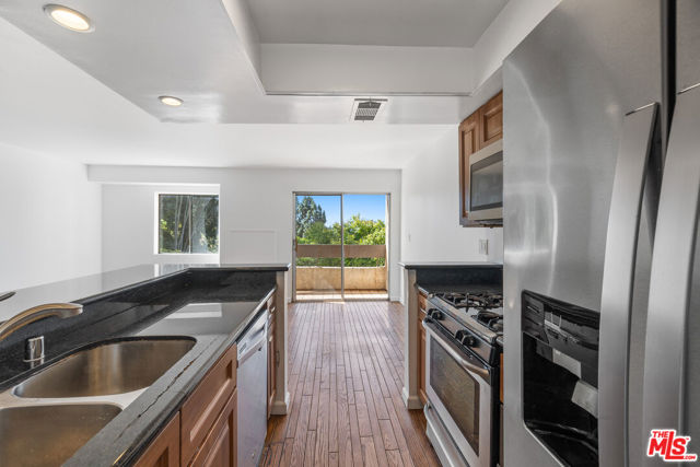 2700 Cahuenga Boulevard, Los Angeles CA: https://media.crmls.org/mediaz/aa8c2f12-df27-4c86-93f7-1736cb49fcb7.jpg