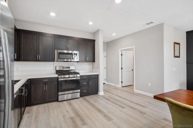 1202 Sunrise Vw, San Marcos CA: https://media.crmls.org/mediaz/aa8c99db-8c3e-4463-a5aa-96f21fe5292a.jpg