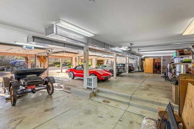 6915 Redwood Retreat Road, Gilroy CA: https://media.crmls.org/mediaz/aa8d674b-f64d-4194-bd6e-5d2e0d2d3b19.jpg