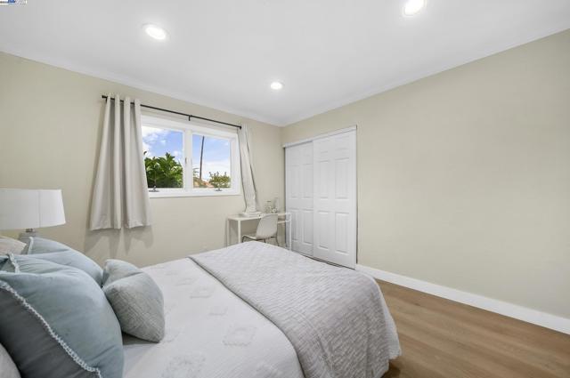16871 Ross Lane, Huntington Beach CA: https://media.crmls.org/mediaz/aa8d7f23-7d86-4f07-bb49-8724df5c8feb.jpg