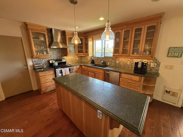 2340 Aldrich Circle, Thousand Oaks CA: https://media.crmls.org/mediaz/aa8d8819-6b10-4a5c-823e-9a2fe7f0f445.jpg