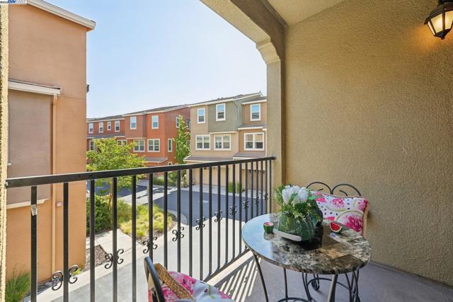 5743 Oceanspray Rd, Newark CA: https://media.crmls.org/mediaz/aa8d8b02-f168-46c5-a297-722e90d0e938.jpg