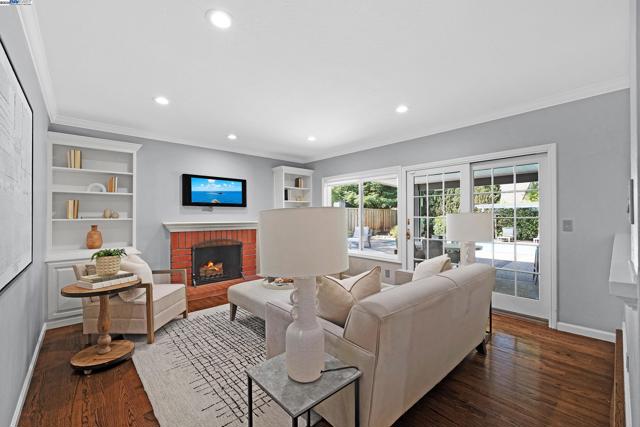 519 Ellesmere Dr, Walnut Creek CA: https://media.crmls.org/mediaz/aa8deea8-2dd8-4396-a43b-6c034f36fe63.jpg
