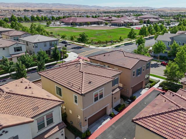 410 E Redberry Place, Mountain House CA: https://media.crmls.org/mediaz/aa8e3724-8f3f-4f04-af1f-ea7535b910b0.jpg