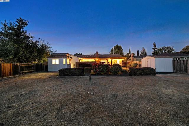 613 Joyce St, Livermore CA: https://media.crmls.org/mediaz/aa8e57a9-88f3-4804-a2bc-f5d90af15dde.jpg